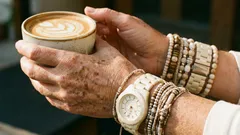 女性の年齢を露呈してしまう9つのこと。でも、これらは簡単に変えられる