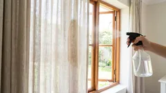 カーテンのニオイ対策に 酢スプレーと換気でさっぱりさせる方法