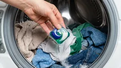  ほとんどの人は洗濯用カプセルを間違った使い方をしているのでしょうか？カプセルがしっかり溶けることを確認し、衣類を傷めないように注意してください