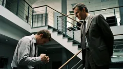 自分が相手より地位が低い場合、無礼な態度に我慢しなければならないのでしょうか？