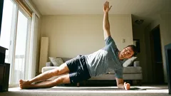 お腹、肩、お尻、背中の筋肉を鍛える効果的なエクササイズです。毎日行いましょう！